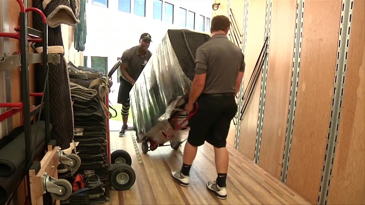 Ford Moving crew loading a truck in Portland, Oregon